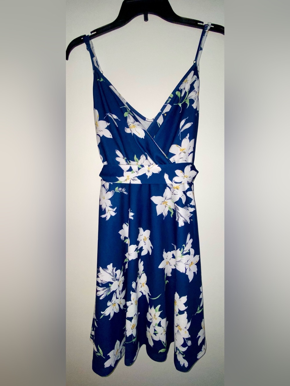 Navy Floral V-Neck Maxi Dress with White Lily Print
